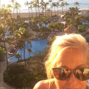 Meet your Posher, Lauri